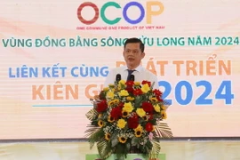 Ông Giang Thanh Khoa, Phó Chủ tịch UBND tỉnh Kiên Giang phát biểu khai mạc diễn đàn. (Ảnh: Lê Huy Hải/TTXVN)