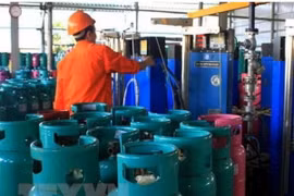 Giá gas bán lẻ giảm. (Ảnh: Đỗ Phương Anh/TTXVN)