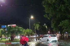 Nhiều tuyến đường ở thành phố Vĩnh Yên ngập vì mưa lớn 