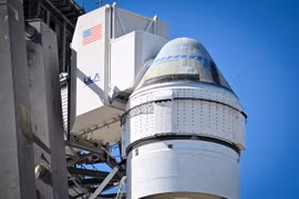 Tên lửa đẩy Atlas V được đặt trên bệ phóng tại Trung tâm vũ trụ Kennedy ở Florida, Mỹ, ngày 5/5 vừa qua. (Ảnh: AFP/TTXVN)