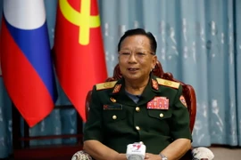 Đại tướng Chansamone Chanyalath, Ủy viên Bộ Chính trị, Phó Thủ tướng, Bộ trưởng Quốc phòng Lào trả lời phỏng vấn. (Ảnh: Bá Thành/ TTXVN)