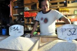 Một cửa hàng bán gạo ở Manila, Philippines. (Ảnh: AFP/TTXVN)