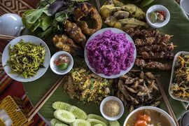Khám phá du lịch kết hợp nuôi cá lồng ở vùng hồ Hòa Bình 