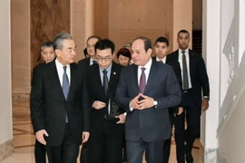 Tổng thống Ai Cập Abdel Fattah El-Sisi tiếp Ngoại trưởng Trung Quốc Vương Nghị tại Cairo. (Nguồn: arabnews)