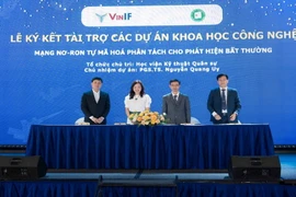 Lễ ký kết thỏa thuận tài trợ giữa Quỹ VINIF với dự án khoa học công nghệ. (Ảnh: Vietnam+)