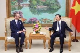 Phó Thủ tướng Trần Hồng Hà tiếp ông Andreas Carlson, Bộ trưởng Cơ sở hạ tầng và Nhà ở Thụy Điển. (Ảnh: Văn Điệp/TTXVN)