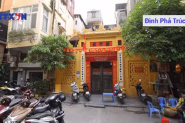Đình Phả Trúc Lâm tại 40 phố Hàng Hành trở thành một điểm bỏ phiếu. (Ảnh: Lầm Phan/Vietnam+)