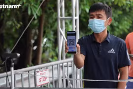 Video cảnh Hà Nội quản lý người dân đi qua chốt bằng mã QR