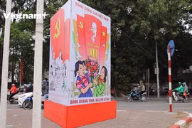 Thủ đô rộn ràng cờ hoa (Ảnh: Lâm Phan/Vietnam+) 