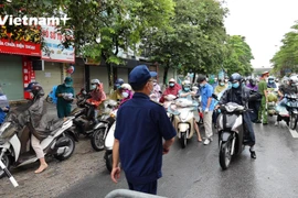 Nhiều trạm kiểm soát dịch bệnh tại Thủ đô 'xả chốt' vì cơn mưa lớn