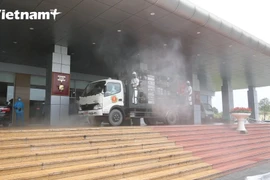 Các xe chuyên dụng làm nhiệm vụ (Ảnh: Hoàng Đạt/Vietnam+)