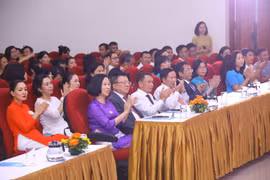 Các đại biểu tham dự buổi lễ. (Ảnh: Văn Điệp/TTXVN)