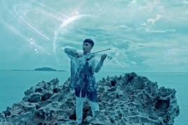 Nghệ sỹ violin đương đại Hoàng Rob: Thăng hoa từ đáy vực trầm cảm