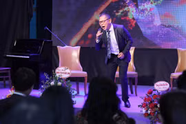 Nghệ sỹ Đức Long sẽ tổ chức liveshow lớn nhất trong sự nghiệp, đánh dấu chặng đường hơn 40 năm ca hát và giảng dạy. (Ảnh: Hòa Nguyễn/Vietnam+)