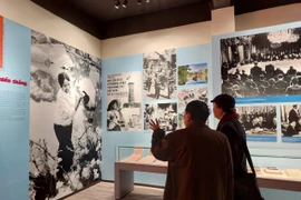 Máu và hoa: Hiểu thêm về 12 ngày đêm quật khởi của Thủ đô trước B52 Mỹ