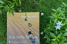 'Thức bước thời gian': Lòng trắc ẩn trong thơ của nữ sỹ Bùi Kim Anh