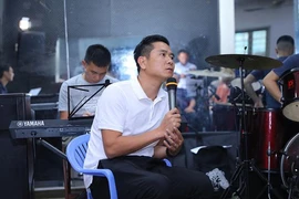 Nhạc sỹ Hồ Hoài Anh bị kỷ luật cảnh cáo vì tự ý đi nước ngoài 