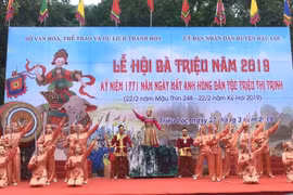 Lễ hội đền Bà Triệu tái hiện hình tượng anh hùng dân tộc Triệu Thị Trinh trong cuộc khởi nghĩa chống quân xâm lược Đông Ngô. (Ảnh: Khiếu Tư/TTXVN)