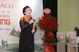 Xúc động những vần thơ-diễn ca song ngữ về Đại tướng Võ Nguyên Giáp
