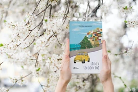 Cuốn sách mới ghi lại hành trình của nhà báo Trương Anh Ngọc và ấn tượng về những con người nơi anh đã đi qua. (Ảnh: PV/Vietnam+) 