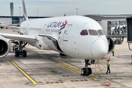 Máy bay Boeing 787 Dreamliner của hãng hàng không Latam Airlines. (Ảnh: AFP/TTXVN)