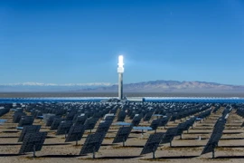 Nhà máy điện lớn nhất thế giới chạy bằng năng lượng Mặt Trời gần cảng Augusta, Australia. (Ảnh: EPA/TTXVN)