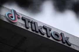 Biểu tượng Tiktok tại văn phòng ở Culver City, California, Mỹ. (Ảnh: AFP/TTXVN)