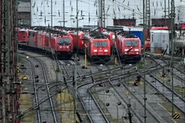 Tàu hỏa của Deutsche Bahn tại nhà ga ở Hagen, Đức. (Ảnh: AFP/TTXVN)