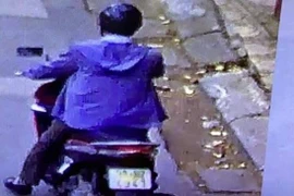 Hình ảnh đầu tiên về đối tượng lạ nghi dụ dỗ học sinh 