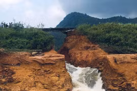 Vỡ đập Đầm Thìn ở Phú Thọ vào cuối tháng 5/2018 (Ảnh: Tạ Toàn/TTXVN)