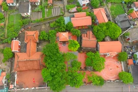 Toàn cảnh Đình Quan Lạn từ trên cao (Ảnh: Lâm Phan/Vietnam+)