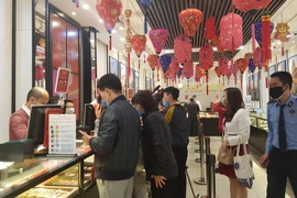 Giao dịch vàng tại doanh nghiệp. (Ảnh: PV/Vietnam+)