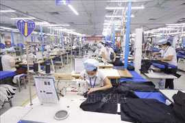 Nhiều doanh nghiệp ở Bắc Giang được vay vốn trả lương phục hồi sản xuất hoạt động trở lại. (Ảnh: TTXVN) 