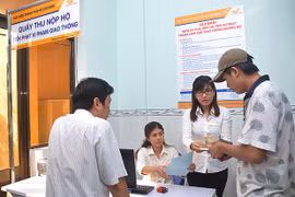 Người dân đến giao dịch tại Vietnam Post. (Ảnh: Vietnam Post)