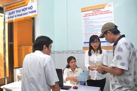 Người dân đến giao dịch tại Vietnam Post. (Ảnh: Vietnam Post)