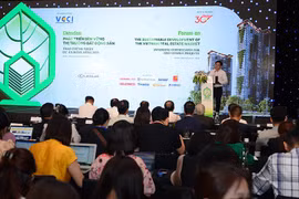 Cục trưởng Cục Quản lý nhà và thị trường bất động sản (Bộ Xây dựng) Hoàng Hải phát biểu tại tọa đàm. (Ảnh: Hùng Võ/Vietnam+)