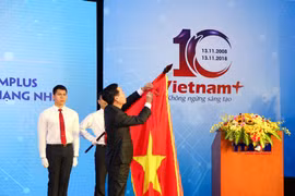 Ngày 13/11, Báo Điện tử VietnamPlus (Thông tấn xã Việt Nam) đã long trọng tổ chức lễ kỷ niệm 10 năm thành lập và đón nhận Huân chương Lao động hạng Nhì. (Ảnh: PV/Vietnam+)