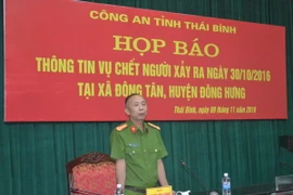 Đại tá Nguyễn Đình Trung, Phó Giám đốc, Thủ trưởng Cơ quan cảnh sát điều tra Công an tỉnh Thái Bình, phát biểu tại cuộc họp báo. (Ảnh: Thu Hoài/TTXVN)