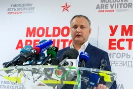 Ông Igor Dodol trong cuộc họp báo sau bầu cử Tổng thống vòng 2 tại Chisinau ngày 13/11 vừa qua. (Ảnh: EPA/TTXVN)
