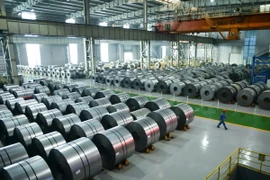 Kho hàng thép cuộn tại nhà máy thép Han ở Handan, tỉnh Hà Bắc, Trung Quốc. (Ảnh: AFP/TTXVN)