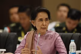 Cố vấn Nhà nước Aung San Suu Kyi tại cuộc họp của UPDJC ở Naypyitaw ngày 28/10 vừa qua. (Ảnh: EPA/TTXVN)