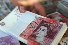  Đồng bảng Anh. (Ảnh: AFP/TTXVN)