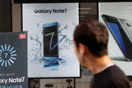 Điện thoại Galaxy Note 7 trưng bày tại cửa hàng ở thủ đô Seoul ngày 12/9 vừa qua. (Ảnh: EPA/TTXVN)