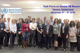 Các thành viên của nhóm công tác, phó giáo sư-tiến sỹ Nguyễn Viết Nhung đứng hàng đầu - thứ 5 từ bên phải sang. (Ảnh: Duy Thái/Vietnam+)