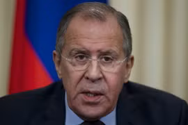 Ngoại trưởng Nga Sergei Lavrov trong cuộc họp báo ở thủ đô Moskva ngày 28/10 vừa qua. (Ảnh: AP/TTXVN)