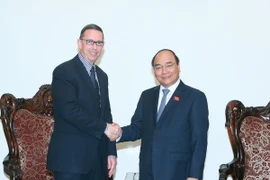 Thủ tướng Nguyễn Xuân Phúc tiếp giáo sư Neil Clayton Quigley, Hiệu trưởng Trường Đại học Waikato, New Zealand. (Ảnh: Thống Nhất/TTXVN)