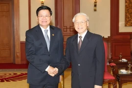 Tổng Bí thư Nguyễn Phú Trọng tiếp Thủ tướng Lào Thongloun Sisoulith. (Ảnh: Trí Dũng/TTXVN)