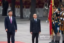 Quốc vương Campuchia Norodom Sihamoni và Chủ tịch Trung Quốc Tập Cận Bình. (Nguồn: getty images)