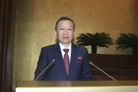 Thượng tướng Tô Lâm, Ủy viên Bộ Chính trị, Bộ trưởng Bộ Công an trình bày báo cáo công tác phòng ngừa, chống tội phạm và vi phạm pháp luật năm 2016. (Ảnh: Phạm Kiên/TTXVN)