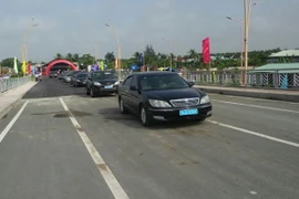 Thông xe cầu Trần Văn Sớm. (Ảnh: Huỳnh Sử/TTXVN)